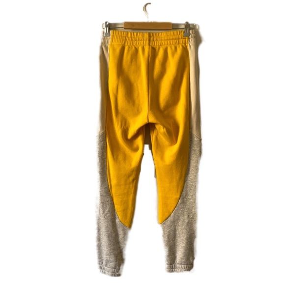 ARITZIA Yellow Sweatsuit - Cozy Fleece 1/4 zip sweatshirt & Perfect Sweatpant - Picture 6 of 8